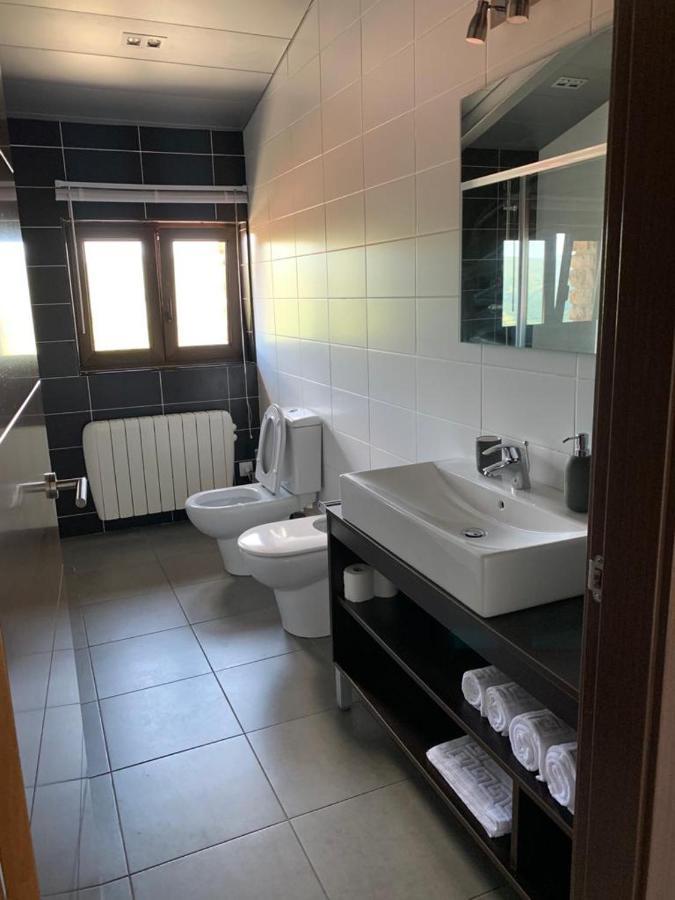 Apartamentos Los Tojos Colsa Eksteriør billede