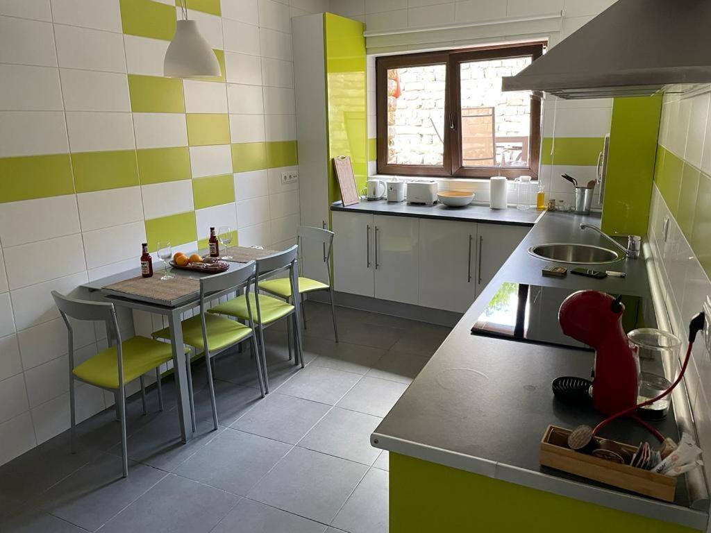 Apartamentos Los Tojos Colsa Eksteriør billede