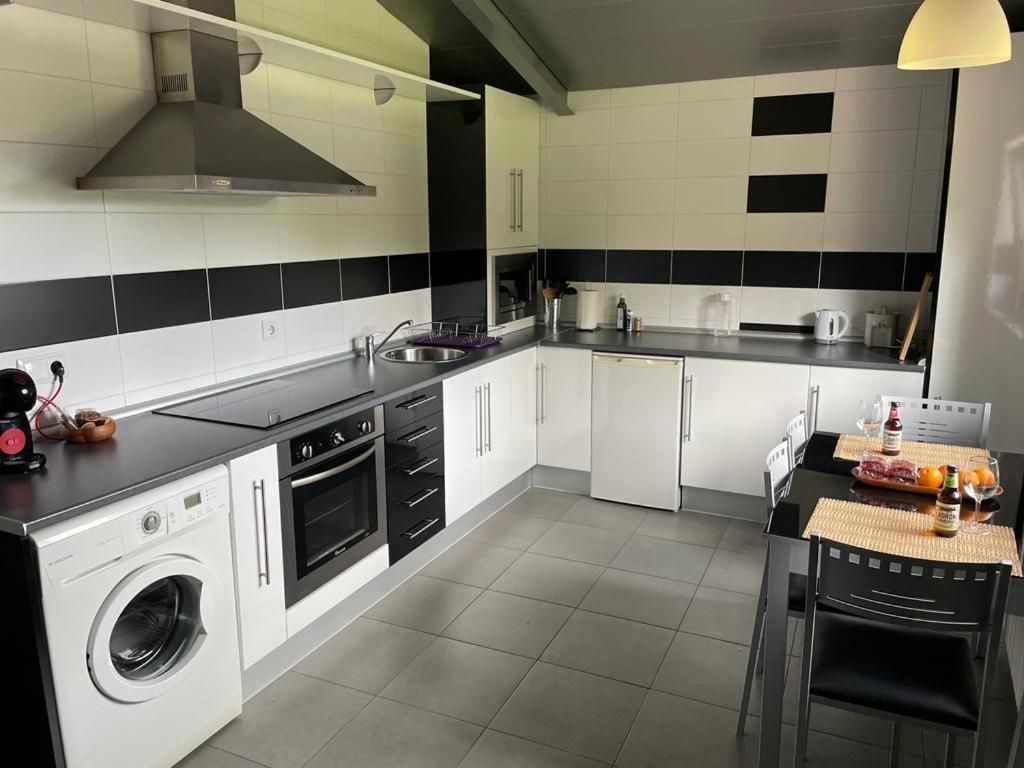 Apartamentos Los Tojos Colsa Eksteriør billede